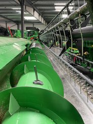Moissonneuse batteuse John Deere S 770  - 13