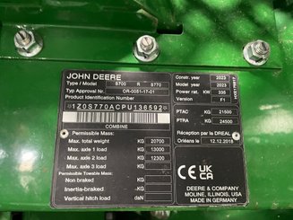 Moissonneuse batteuse John Deere S 770  - 9