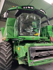 Moissonneuse batteuse John Deere S 770  - 1