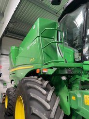 Moissonneuse batteuse John Deere S 770  - 2