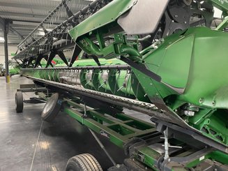 Moissonneuse batteuse John Deere S 770  - 11