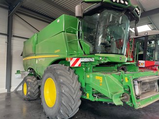 Moissonneuse batteuse John Deere S 680 - 1