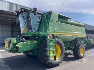 Moissonneuse batteuse John Deere S 690 - 1