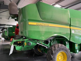 Moissonneuse batteuse John Deere S 680 - 3