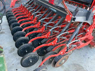 Combiné de semis Kuhn HRB 302 + SITERA 3000 - 6