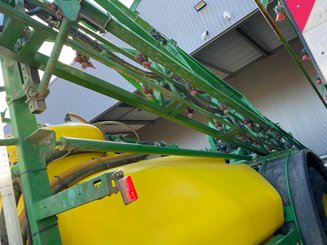 Pulvérisateur traîné John Deere R 944 - 5