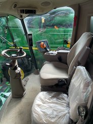 Moissonneuse batteuse John Deere T 670 - 8