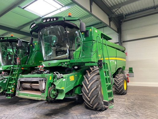 Moissonneuse batteuse John Deere S 680 - 1