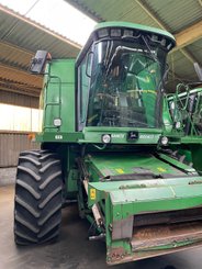 Moissonneuse batteuse John Deere CTS - 6