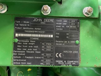 Moissonneuse batteuse John Deere S 690 - 10