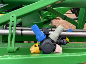 Pulvérisateur traîné John Deere R 944 - 12