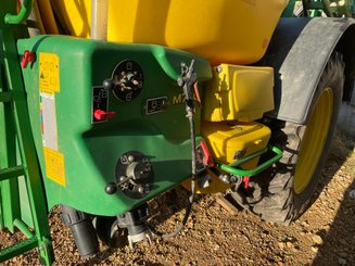 Pulvérisateur traîné John Deere M 740 - 3