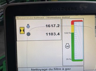 Moissonneuse batteuse John Deere T 670 - 9