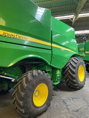 Moissonneuse batteuse John Deere S 770  - 1