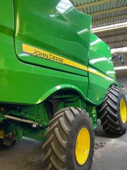 Moissonneuse batteuse John Deere S 770  - 2