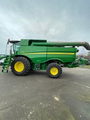 Moissonneuse batteuse John Deere S 770  - 7