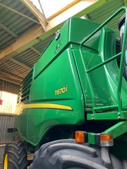 Moissonneuse batteuse John Deere T 670 - 2