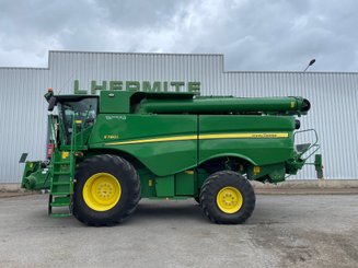 Moissonneuse batteuse John Deere S 780   - 1