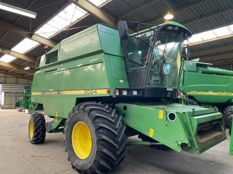 Moissonneuse batteuse John Deere 2064 - 2