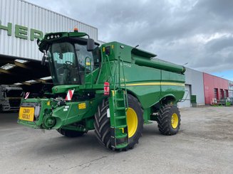 Moissonneuse batteuse John Deere S 780   - 1