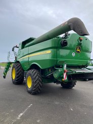 Moissonneuse batteuse John Deere S 770  - 6