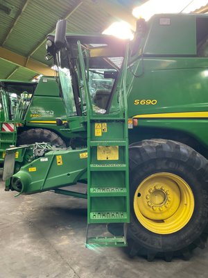 Moissonneuse batteuse John Deere S 690 - 1