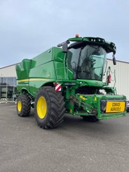 Moissonneuse batteuse John Deere S 770  - 2