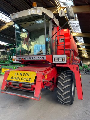 Moissonneuse batteuse Massey Ferguson MF 32 - 1