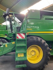 Moissonneuse batteuse John Deere S 690 - 1