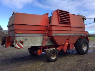 Moissonneuse batteuse Massey Ferguson MF 32 - 1