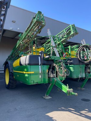 Pulvérisateur traîné John Deere R 944 - 1