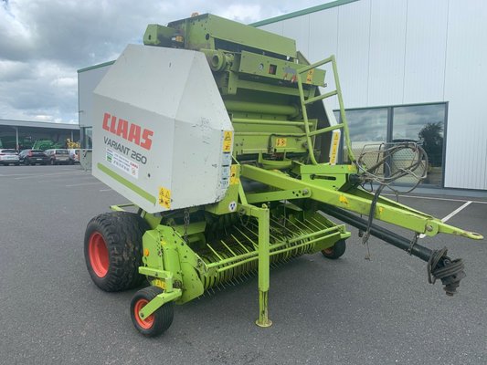 Presse à balles rondes Claas Variant 260 - 1