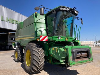 Moissonneuse batteuse John Deere S560 - 1