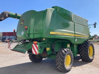 Moissonneuse batteuse John Deere S560 - 2