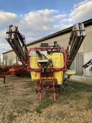 Pulvérisateur porté Beyne 1200 l, 24 m - 1